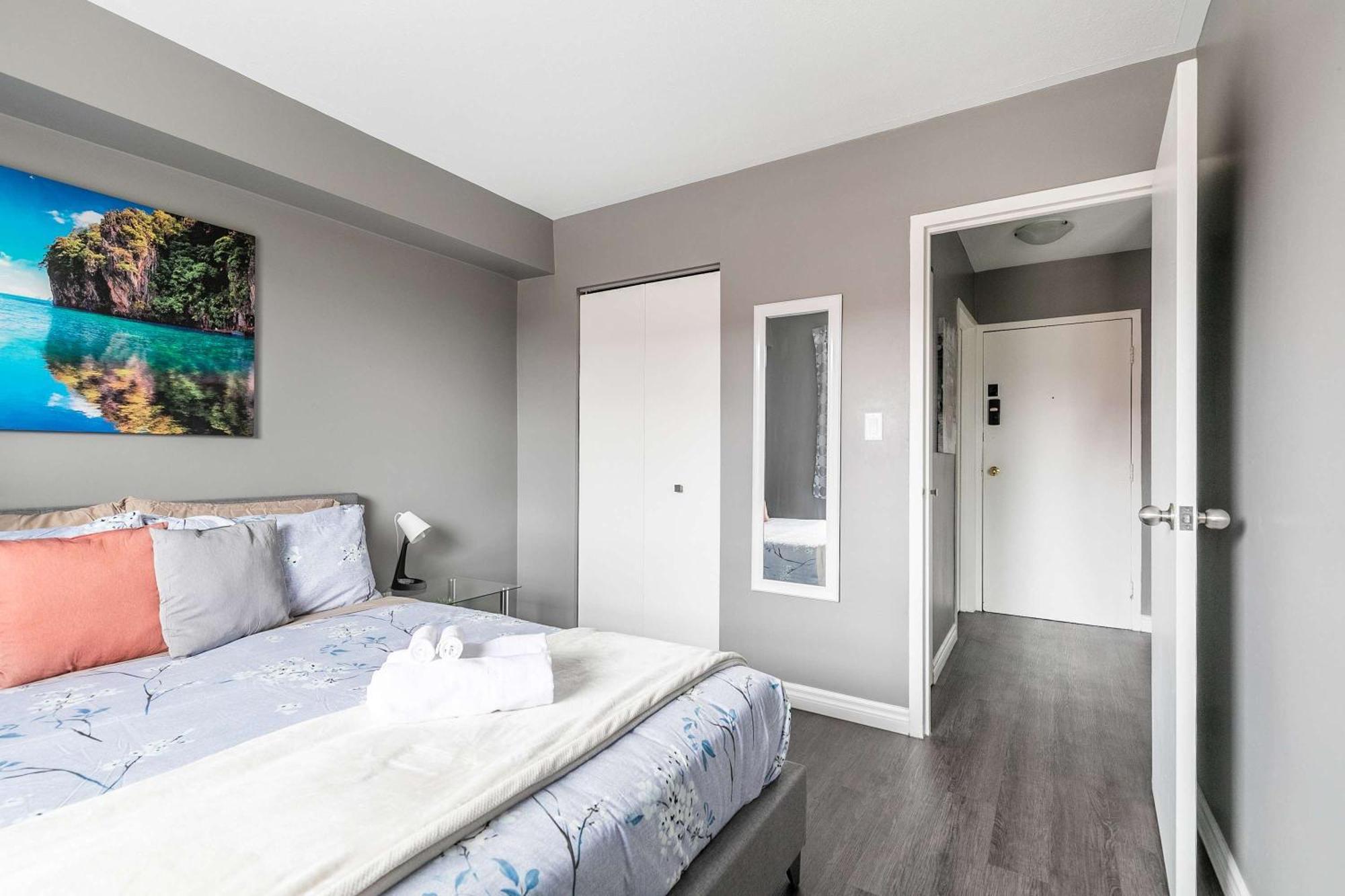 Glenview West Apartment W Patio - Near Downtown Hamilton Buitenkant foto