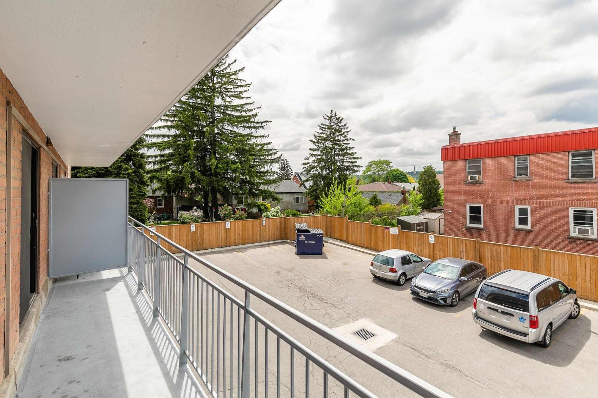 Glenview West Apartment W Patio - Near Downtown Hamilton Buitenkant foto